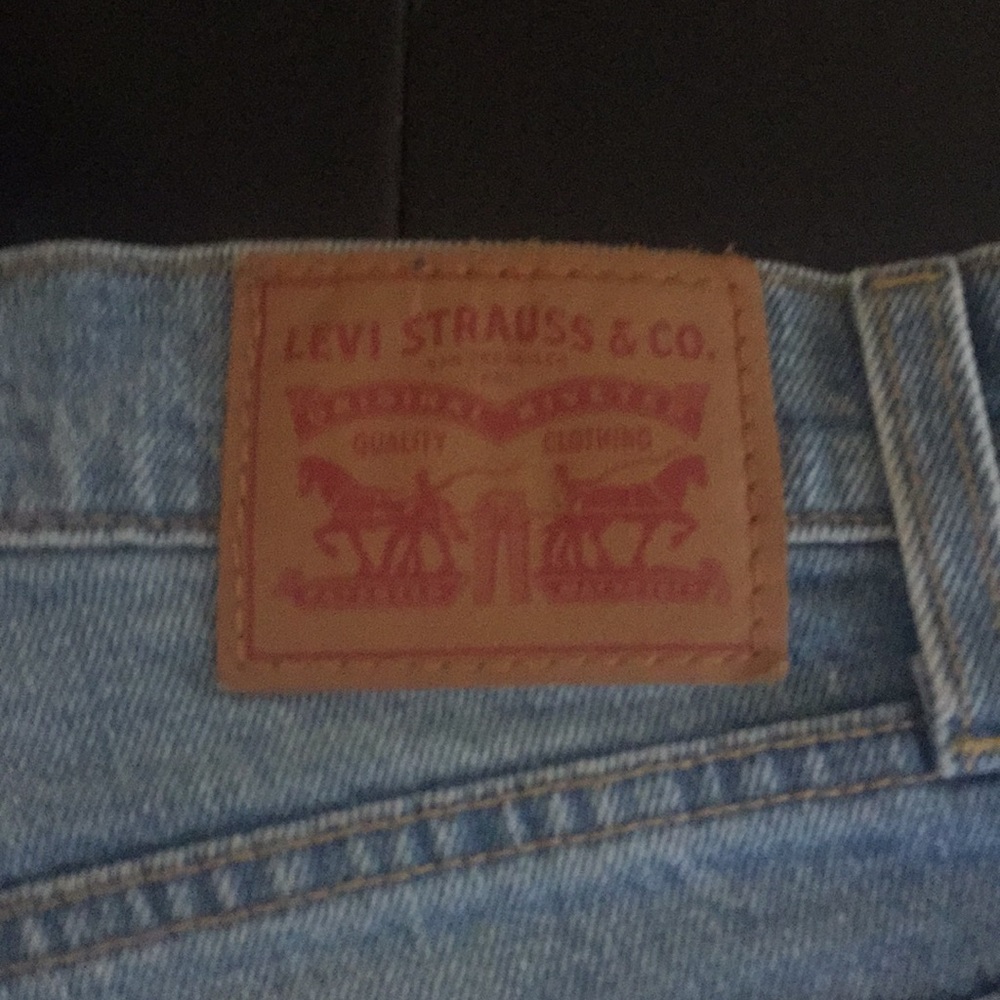 Size 25 Faded Levi Jeans - Picture 3 of 4